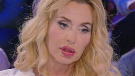 Valeria Marini Racconto Sconvolgente Su Pamela Prati Mi Ha Aggredita