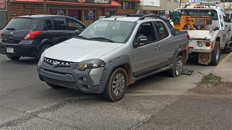 SE PASA EL ALTO Y PROVOCA CHOQUE EN EL BOULEVARD