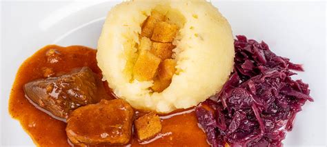 Rindergulasch Mit Th Ringer Kl En Und Rotkohl Rezepte