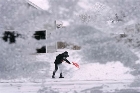 Massive Winter Storm Brings Frigid Temps Snow And Ice To Us Vid