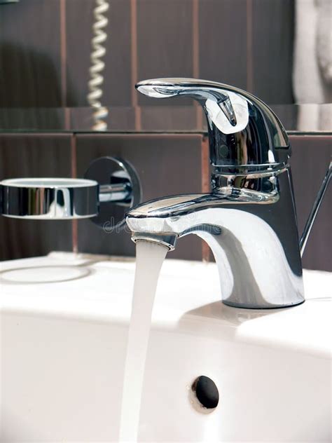 Flowing Water Faucet Stock Image Image Of Stream Fixture 4122385