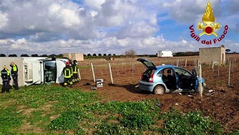 Puglia Donna Intrappolata Nell Auto Dopo Lo Scontro Contro Un Camion