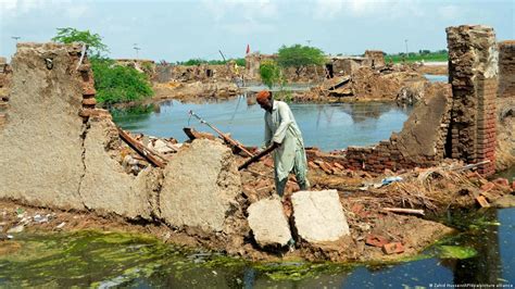 Pakistan Flooding Climate Catastrophe Kills Over 1 000 DW 08 28 2022