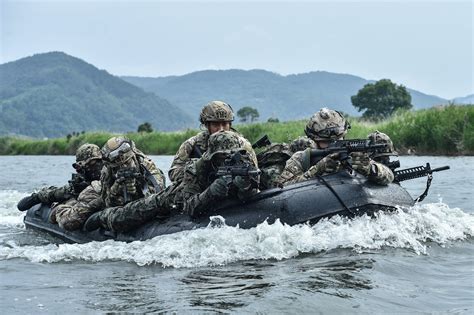 ROK Army Special Warfare operators training alongside ROK Airforce ...