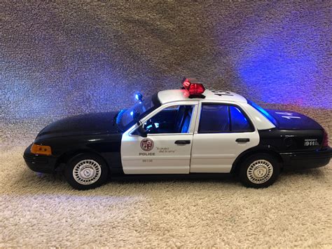 1/18 Scale LAPD Police Department Model Police Car Replica With Working Lights and 4 Tone Siren ...