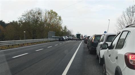 Incidente In Tangenziale A Pavia Cinque Feriti La Provincia Pavese