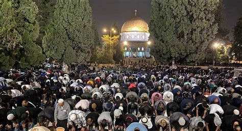 Jamaah Palestina Tarawih Di Masjid Al Aqsa Benuanta