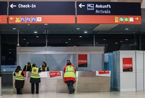 Flughafen Streik Heute Zweiter Tag Warnstreiks An Flugh Fen