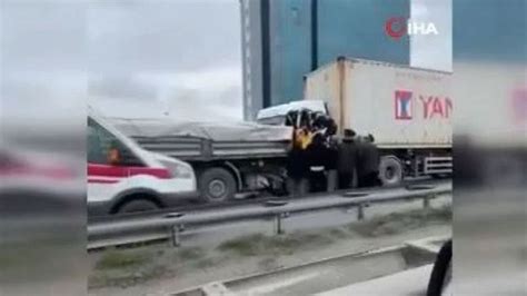 Haramidere TEM bağlantı yolunda feci kaza 2 TIR çarpıştı TGRT Haber