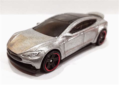 Cine vrea o Tesla Model S la preţ de un dolar Hot Wheels au creat una pentru voi Video