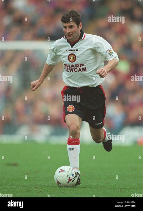 DENIS IRWIN MANCHESTER UNITED FC 15 October 1996 Stock Photo - Alamy