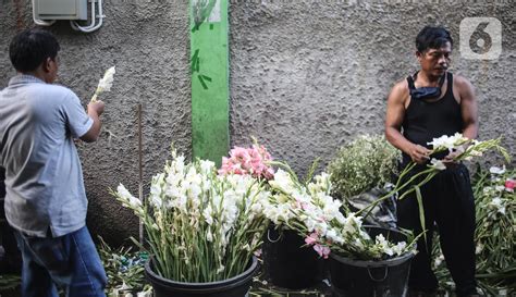 Foto Penjualan Bunga Potong Jelang Lebaran Menurun Foto Liputan