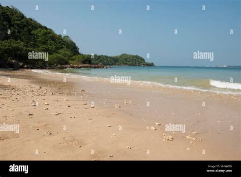 Jungle Beach Unawatuna Sri Lanka Stock Photo Alamy