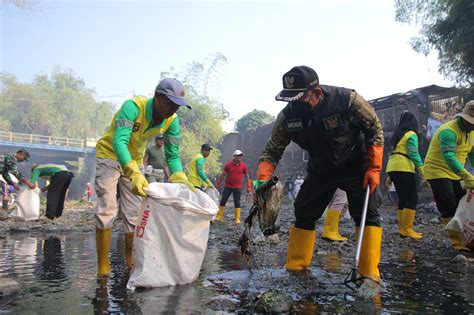 Aksi Bersih Kali Upaya Sehatkan Lingkungan Suara Ngawi