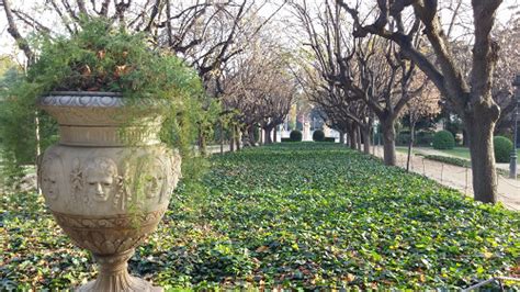 Jardines del Palacio de Pedralbes Barcelona Una y más rutas