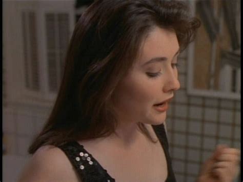 1 01 Pilot Brenda Walsh Image 5771900 Fanpop