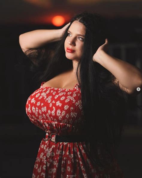 Busty Elena Sav Busty Curvy Babes