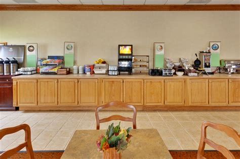 Country Inn & Suites - 1 Reviews - 3075 Wilma Rudolph Blvd A ...