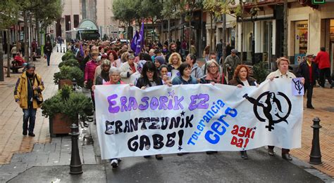 Colectivos de mujeres exigen más medidas y recursos para luchar contra