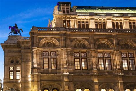 Premium Photo | State Opera House in evening Vienna