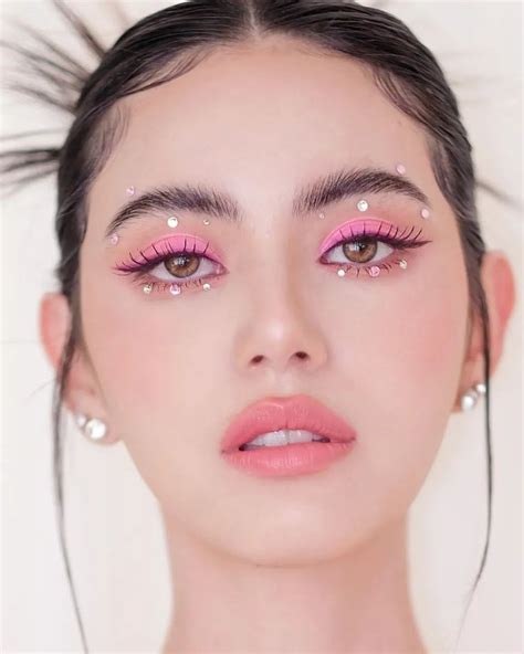 Pin By Valerie Queensha Agnesia On Mai Davika Hoorne Rhinestone