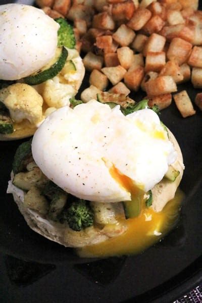 Veggie Eggs Benedict With Béarnaise Sauce