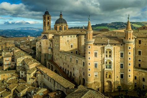 Il Palazzo Ducale Di Urbino Simbolo Del Rinascimento Online Meeters