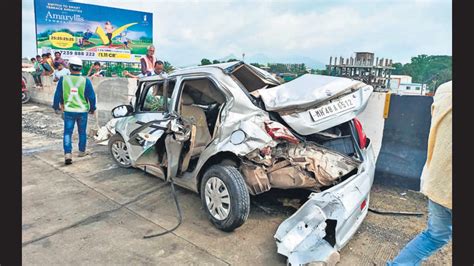 Container Turns Turtle On Mumbai Pune E Way 2 Dead 5 Injured Mumbai