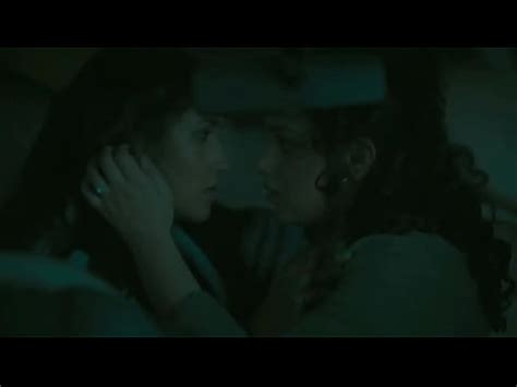 Lesbian Liplock Kissing Scene XVIDEOS