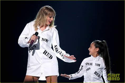 Taylor Swift Had Several Surprise Guests for Career-Spanning AMAs 2019 ...