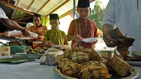 Foto Jejak Tradisi Lebaran Ketupat Tanah Jawa