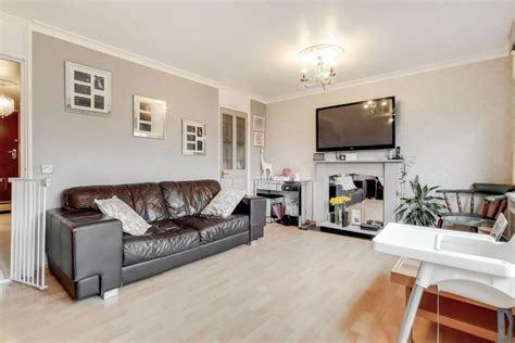 Layard Square Bermondsey London Se16 3 Bed Maisonette £425000