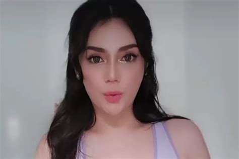 Artis Cantik Yang Dijuluki Hot Moms Dengan Body Goals Menawan Part