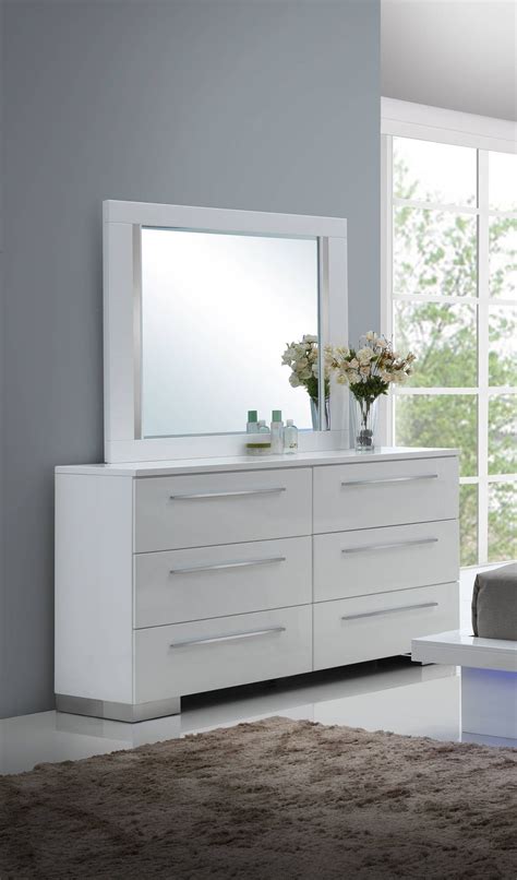 Cute Dressers With Mirror