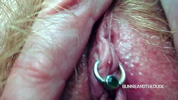 ESPOSA INSTRUYE A SU CONCHA PELUDA A CHORRAR SU DEDO BunnieAndTheDude XVIDEOS