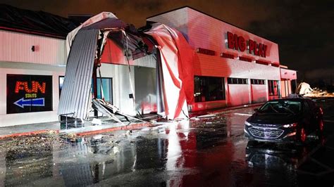 Tornadoes rip through Tennessee - killing at least six people | US News ...