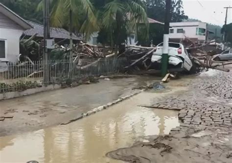 Chuva Forte Deixa Mortos E Desaparecidos Em Santa Catarina