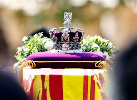 Download Crown Pictures | Wallpapers.com