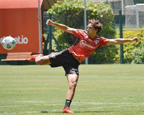 Sob Forte Sol S O Paulo Treina No Ct Da Barra Funda De Olho No Bahia