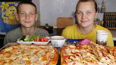 Мукбанг Домашняя Пицца, соус бомба - YouTube