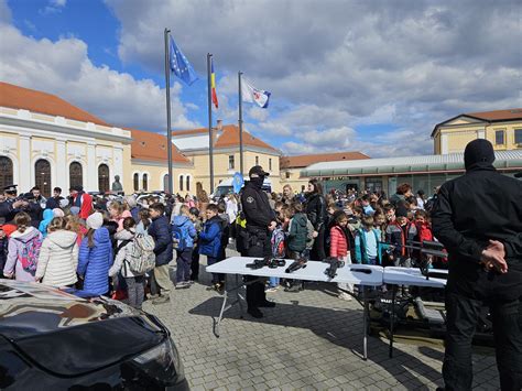 Foto Video Zi Festiv La Alba Iulia De Ziua Poli Iei Rom Ne Ani