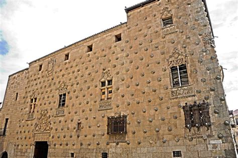 Fachada De La Casa De Las Conchas Vjacedo