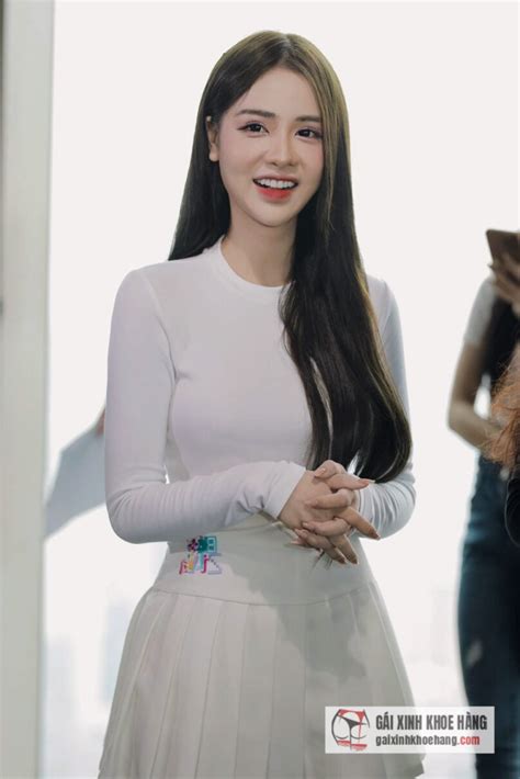 Hot girl Cao Trang xinh đẹp trong Nóng Cùng World Cup