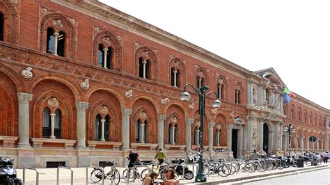 STATALE DI MILANO è la 1ª università italiana a distribuire assorbenti