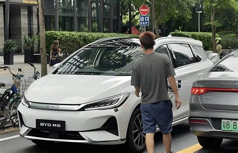 Byd All Electric M Mpv Spied In China And It S Rhd