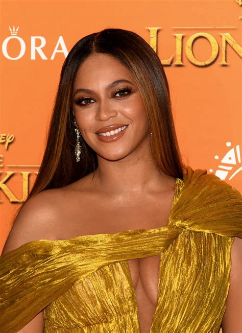 Beyonc S Gold Makeup Look At The Lion King Popsugar Beauty