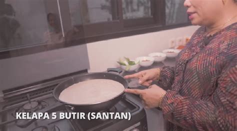 Langkah Praktis Dewi Zuhriati Ibu Fuji Masak Rendang Khas Minang