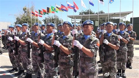 中国赴黎维和部队官兵荣获联合国“和平荣誉”勋章联合国勋章李岗新浪新闻