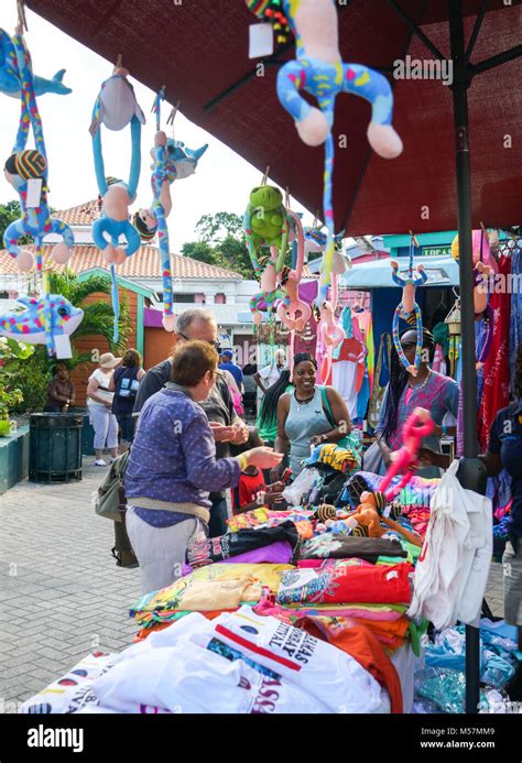 Straw Market, Nassau, Bahamas Stock Photo - Alamy