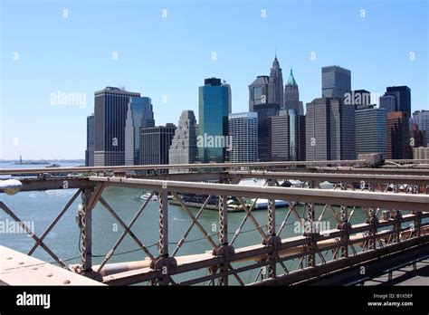 Brooklyn bridge walkway - New York City, USA Stock Photo - Alamy